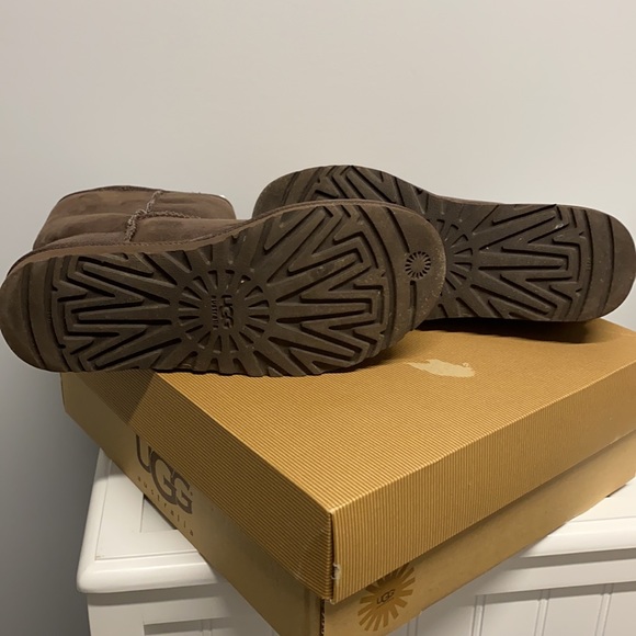 Ugg Australia Classic Short Boots - Picture 3 of 4